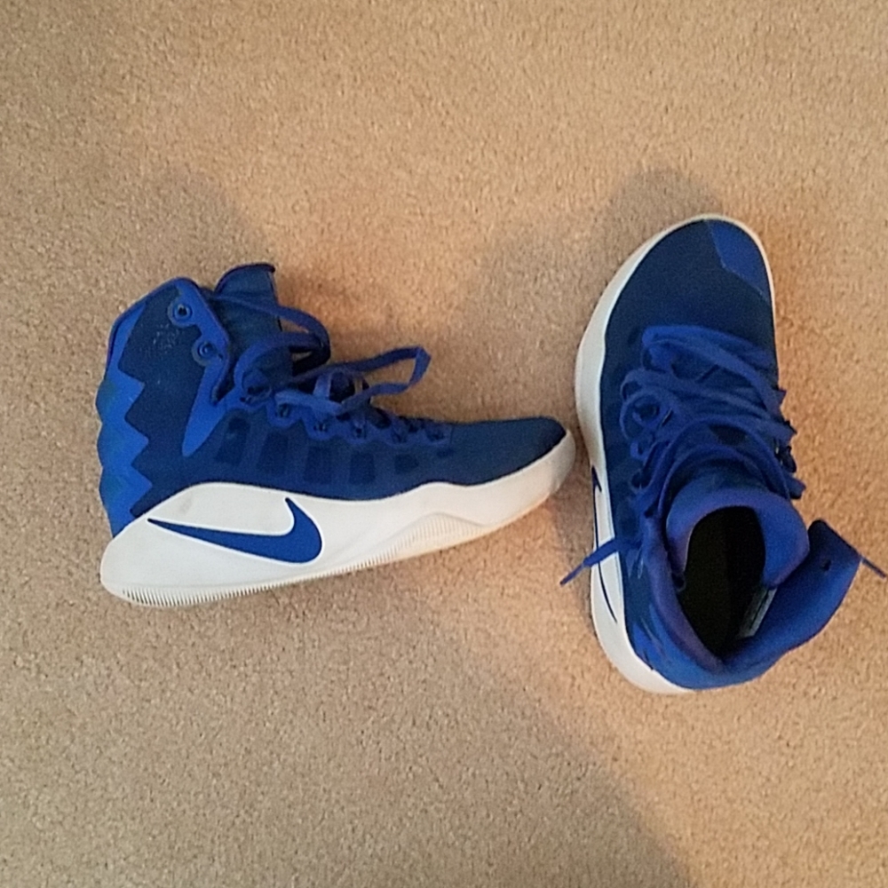 Nike basketball shoe